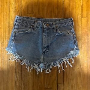Wrangler Shorts size 26/27 light wash